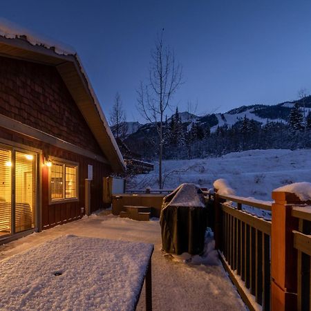 Lush Mountain Accommodations Голден Экстерьер фото