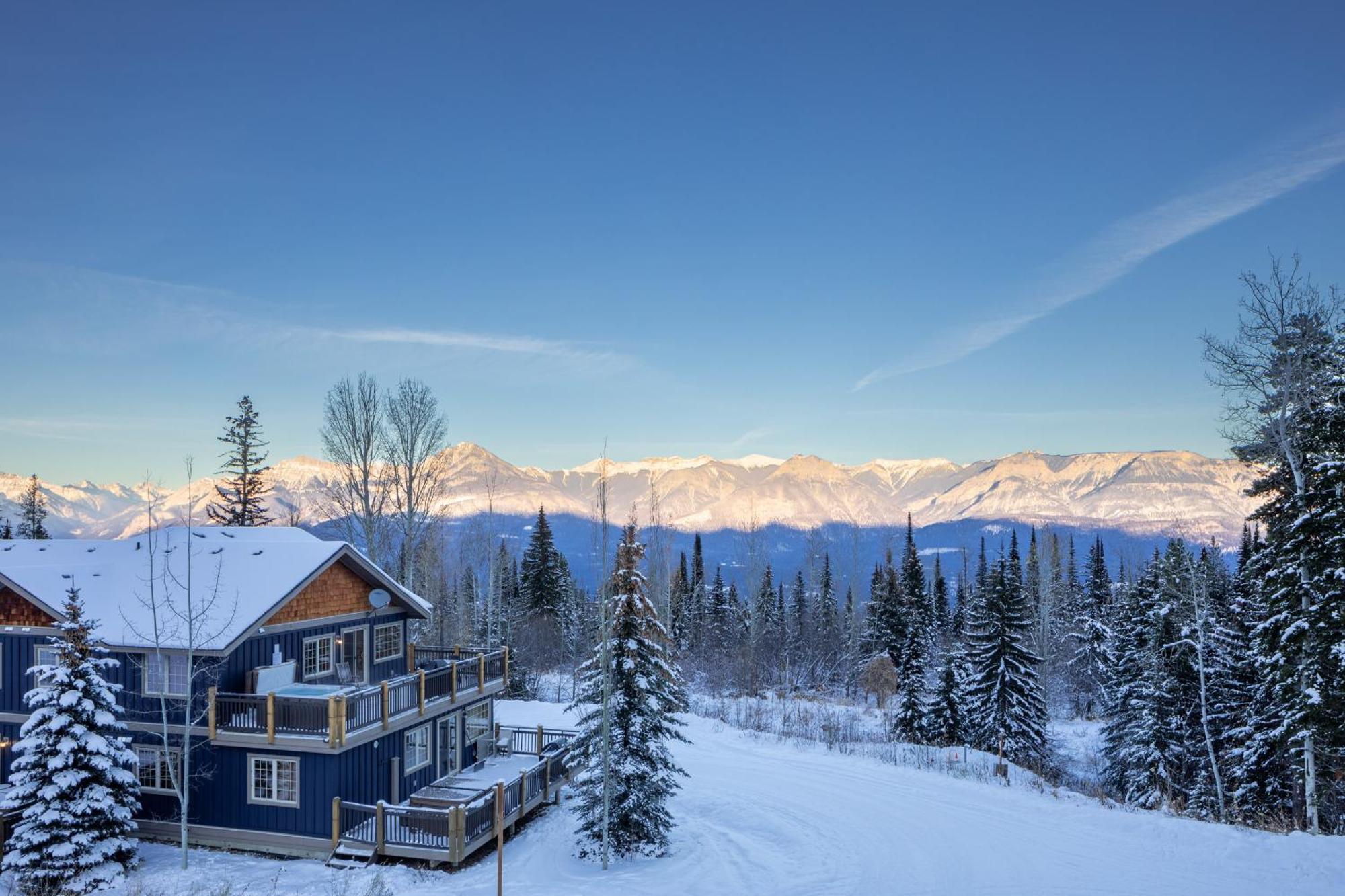 Lush Mountain Accommodations Голден Экстерьер фото
