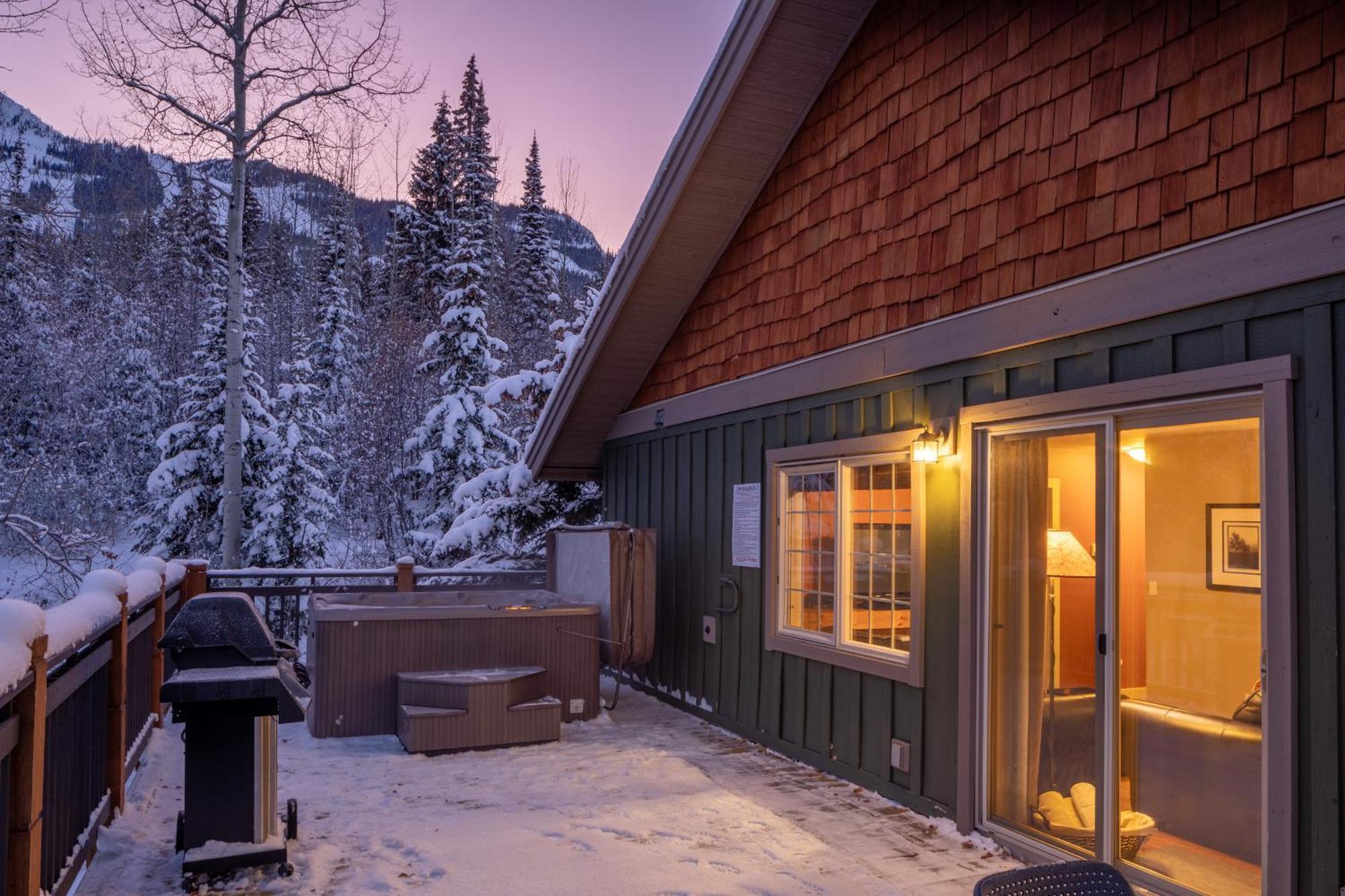 Lush Mountain Accommodations Голден Экстерьер фото